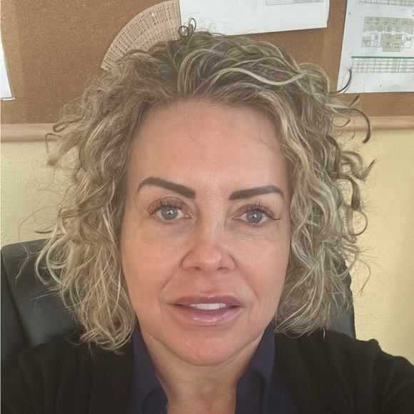 Meet your Posher, Jenna - Picture 2 of 2